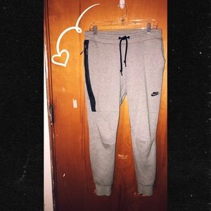 nike tech fleece joggers
